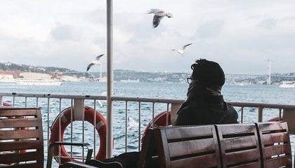 爱游戏在线登录入口-揭秘电竞选手职业周期与转型路径，电竞职业选手有前途吗