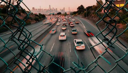 爱游戏在线登录入口-揭秘电竞选手职业周期与转型路径，电竞职业选手有前途吗